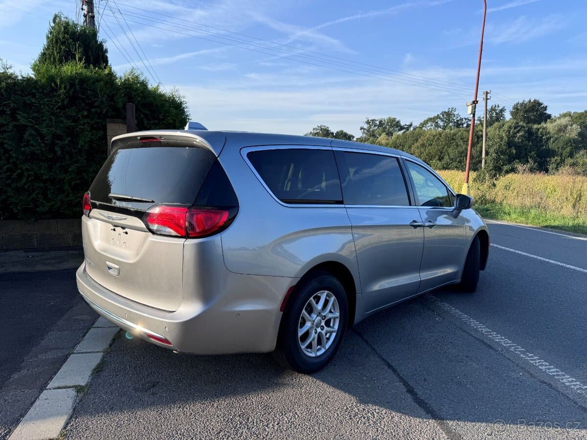 2020 Chrysler PACIFICA - 3