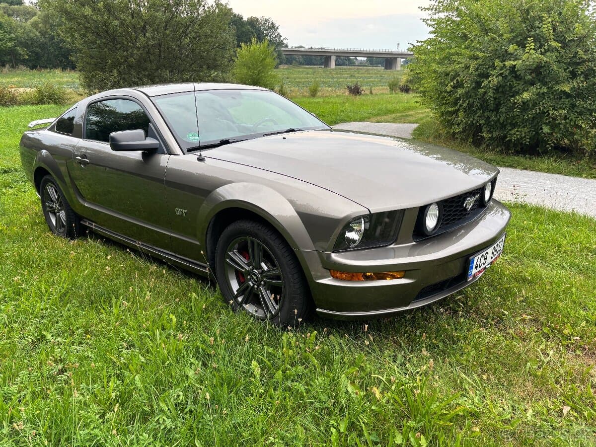 2005 Ford MUSTANG - 3