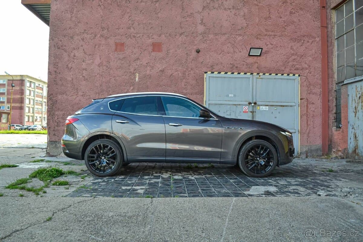 2017 Maserati LEVANTE - 3