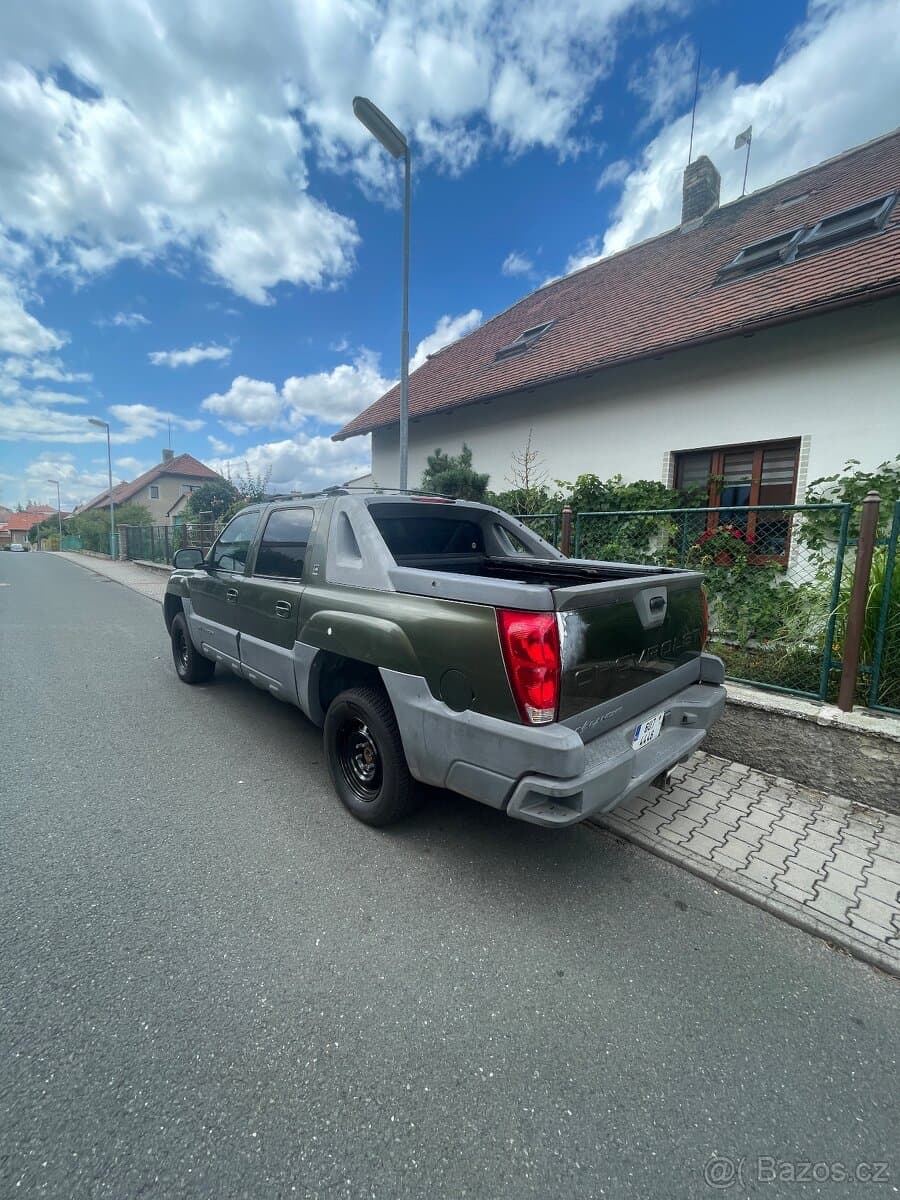 2001 Chevrolet AVALANCHE - 3