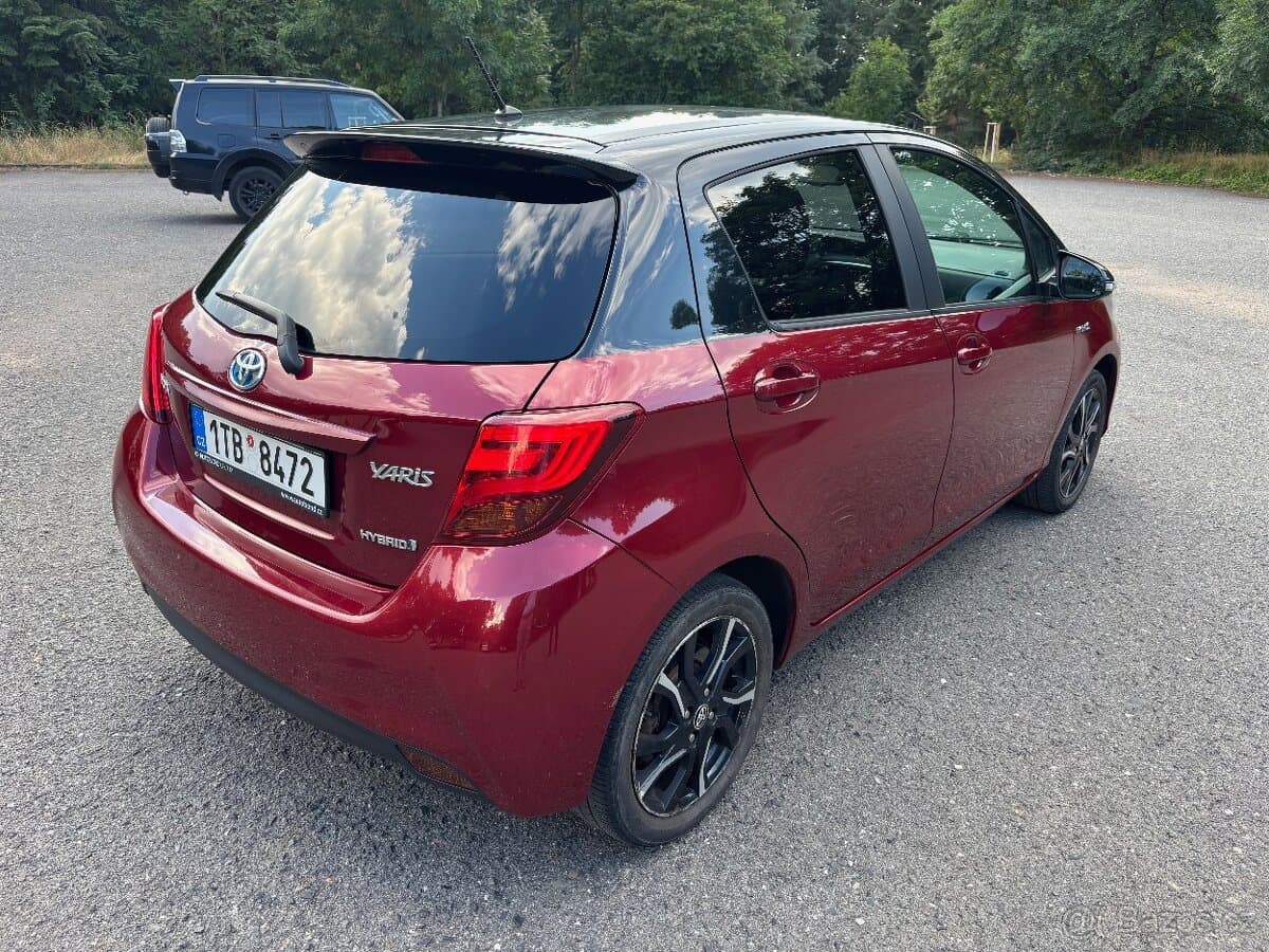 2017 Toyota YARIS - 3