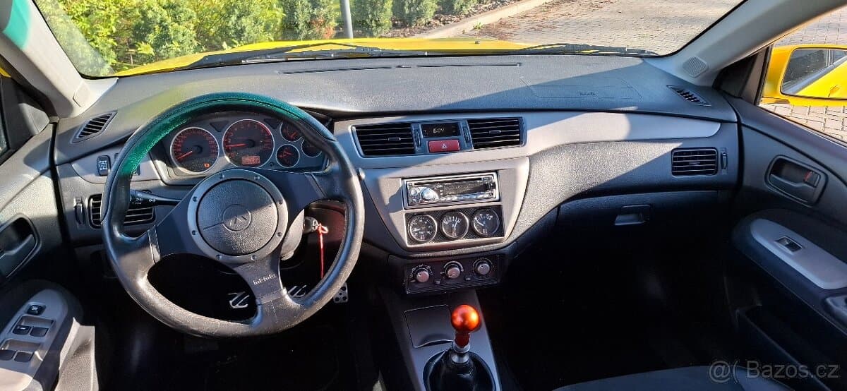 Mitsubishi LANCER - 3