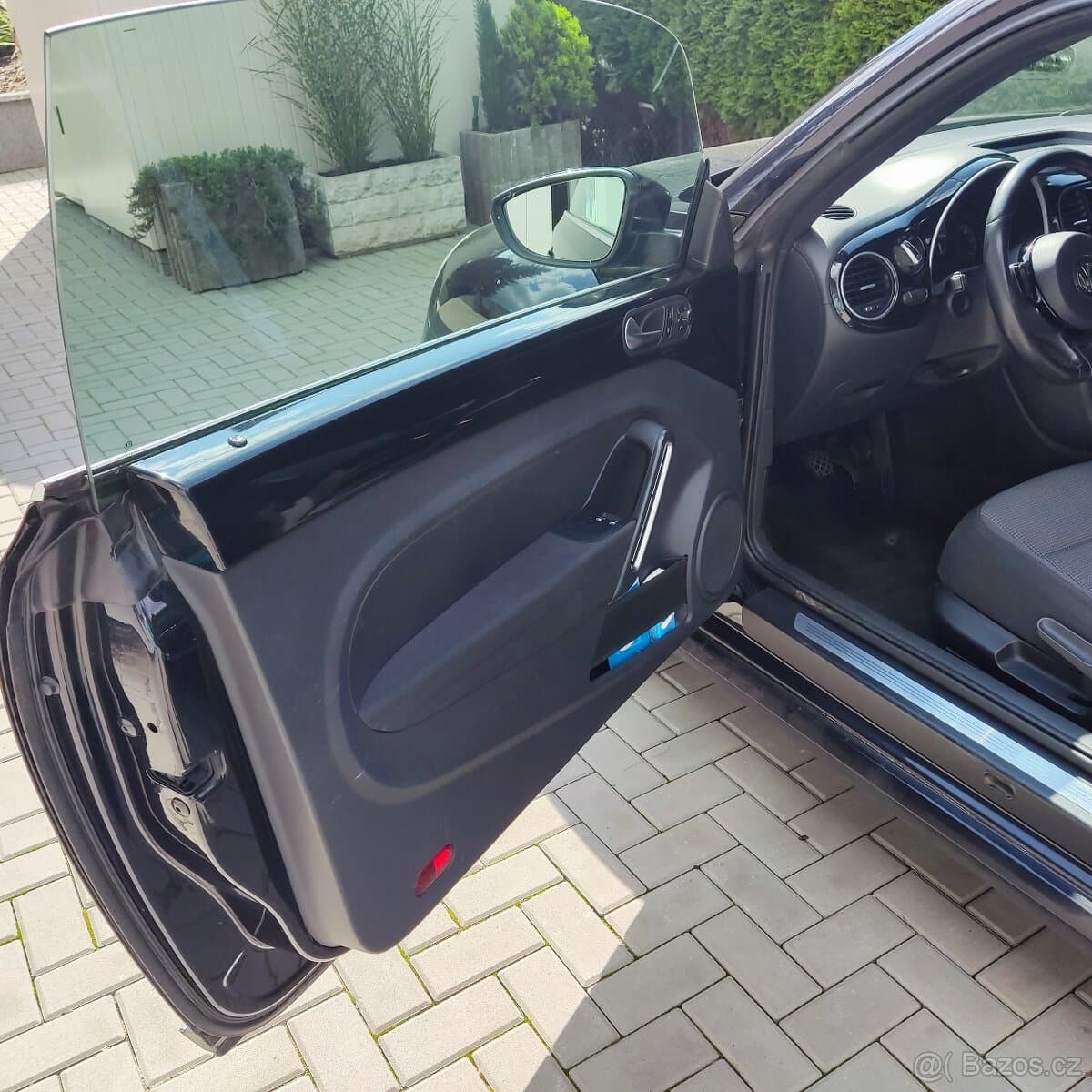 2012 Volkswagen BEETLE - 3
