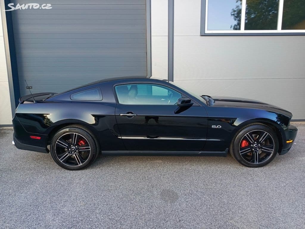 2011 Ford MUSTANG - 3