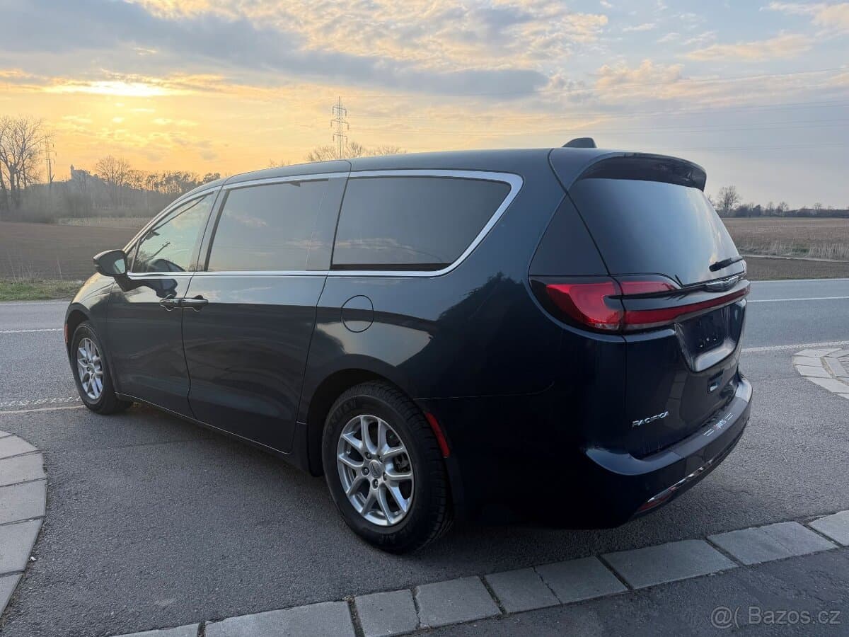 2023 Chrysler PACIFICA - 3