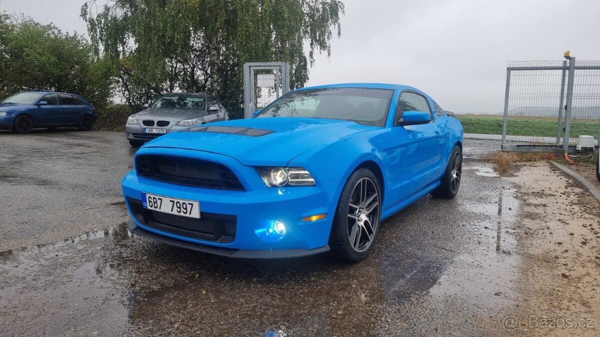 2013 Ford MUSTANG - 3