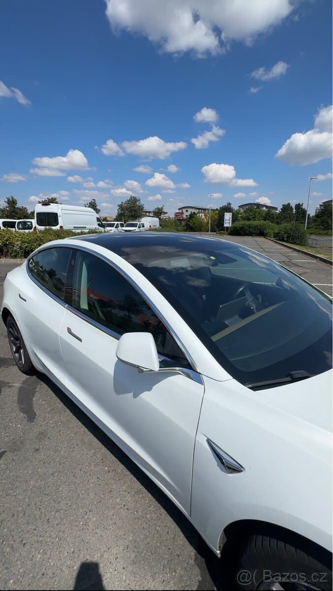Tesla MODEL 3 - 3