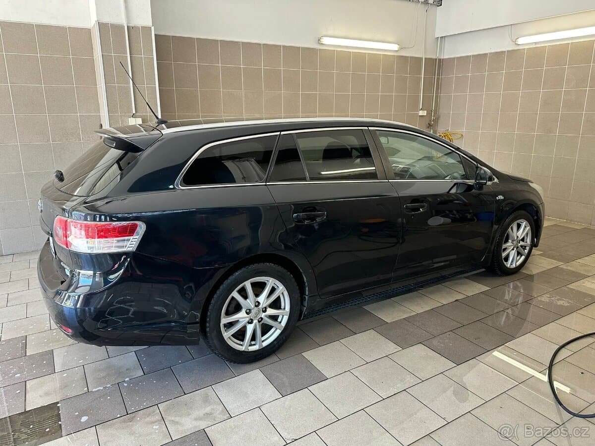 2011 Toyota AVENSIS - 3