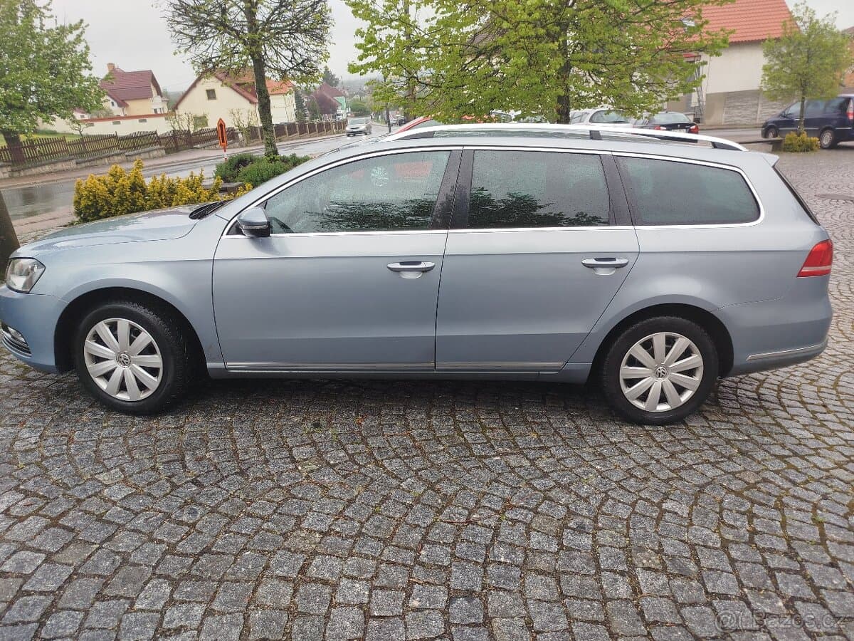 2011 Volkswagen PASSAT - 3