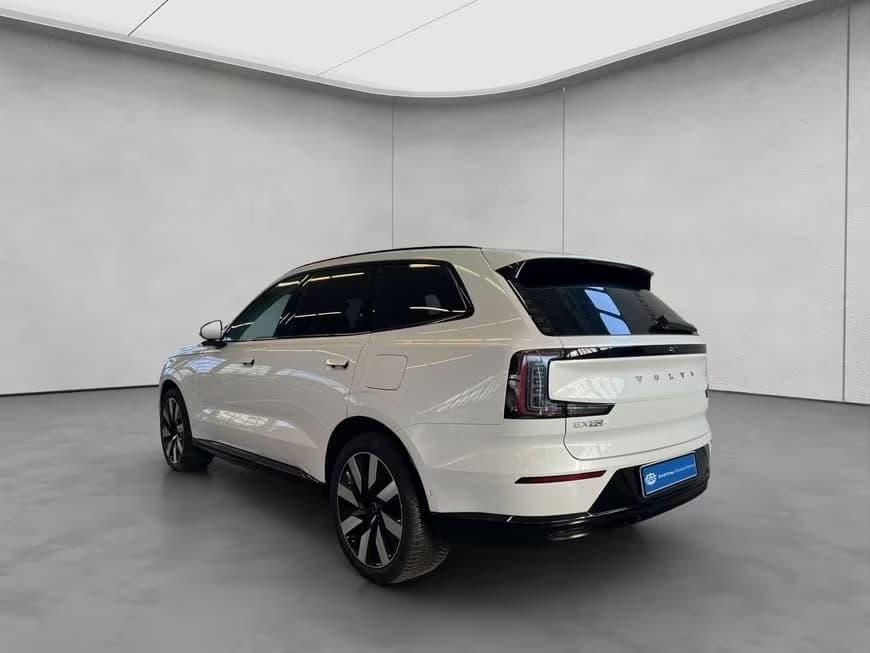 2025 Volvo EX90 - 3