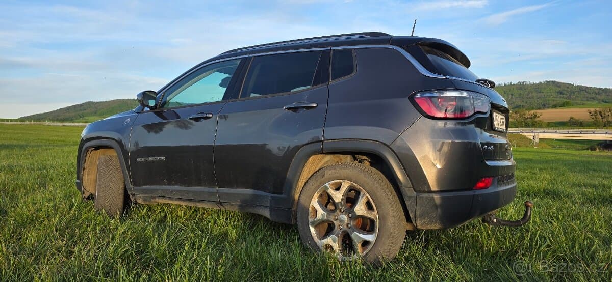 2017 Jeep COMPASS - 3