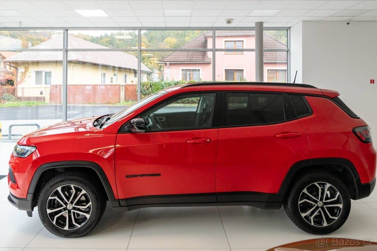 2023 Jeep COMPASS - 3