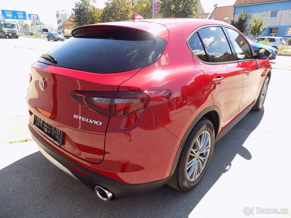 2021 Alfa Romeo STELVIO - 3
