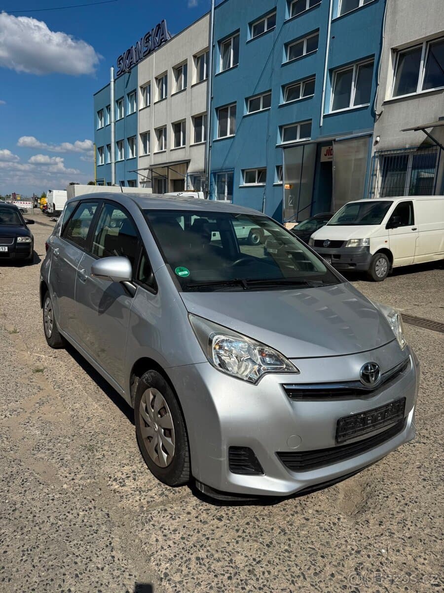 2011 Toyota VERSO - 3