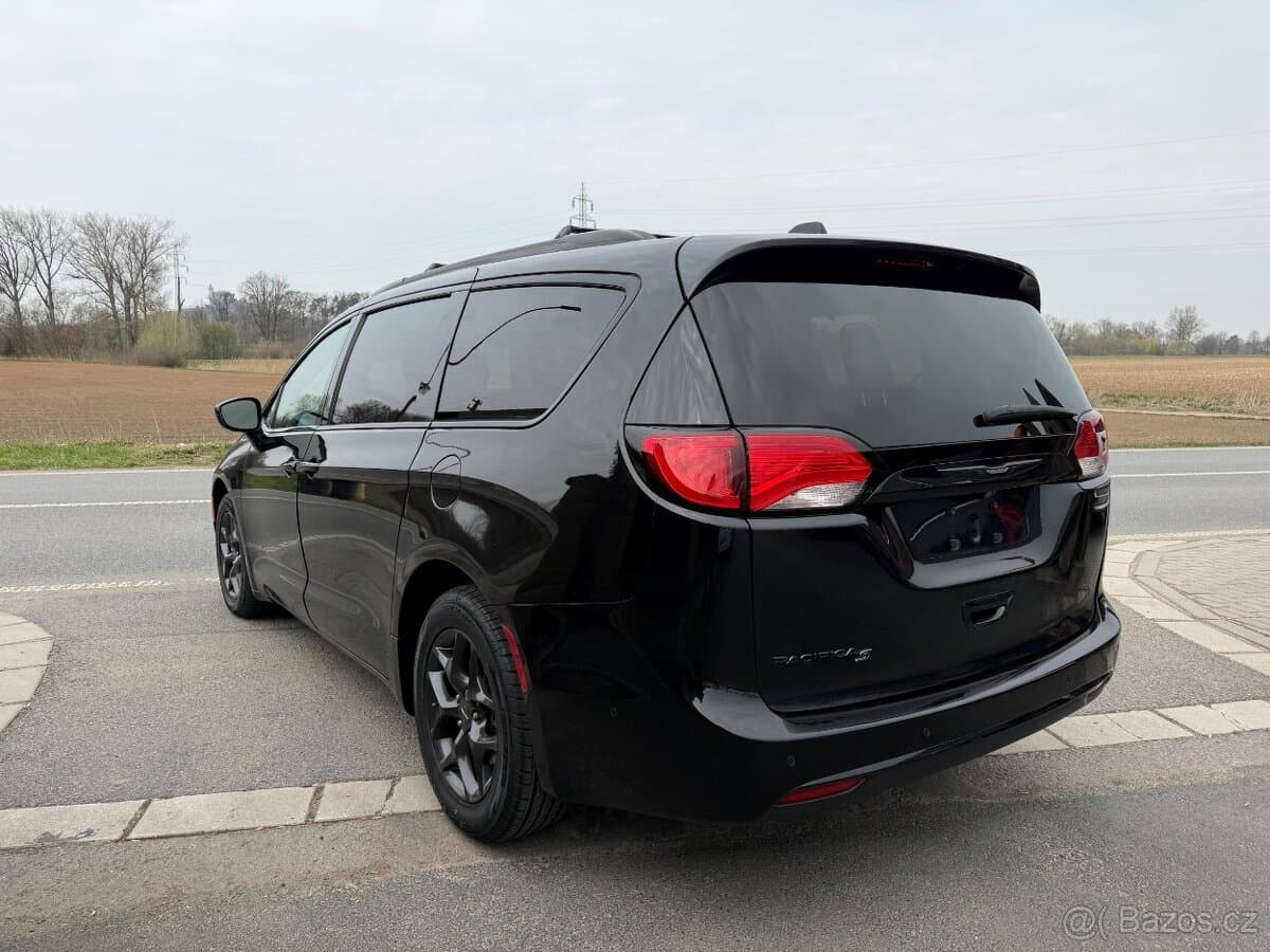 2019 Chrysler PACIFICA - 3
