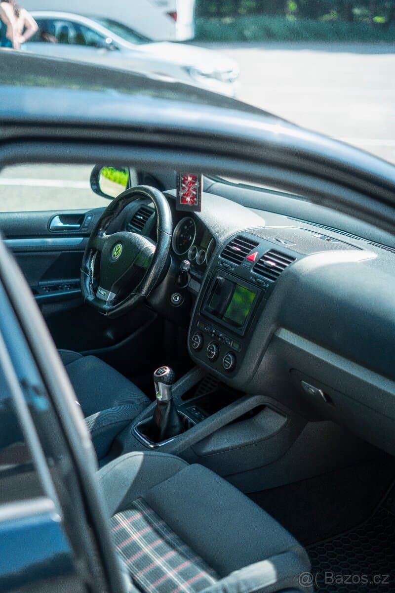 2005 Volkswagen GOLF - 3