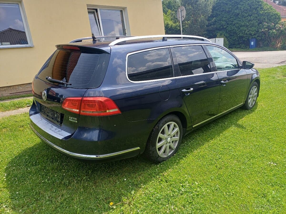 2011 Volkswagen PASSAT - 3