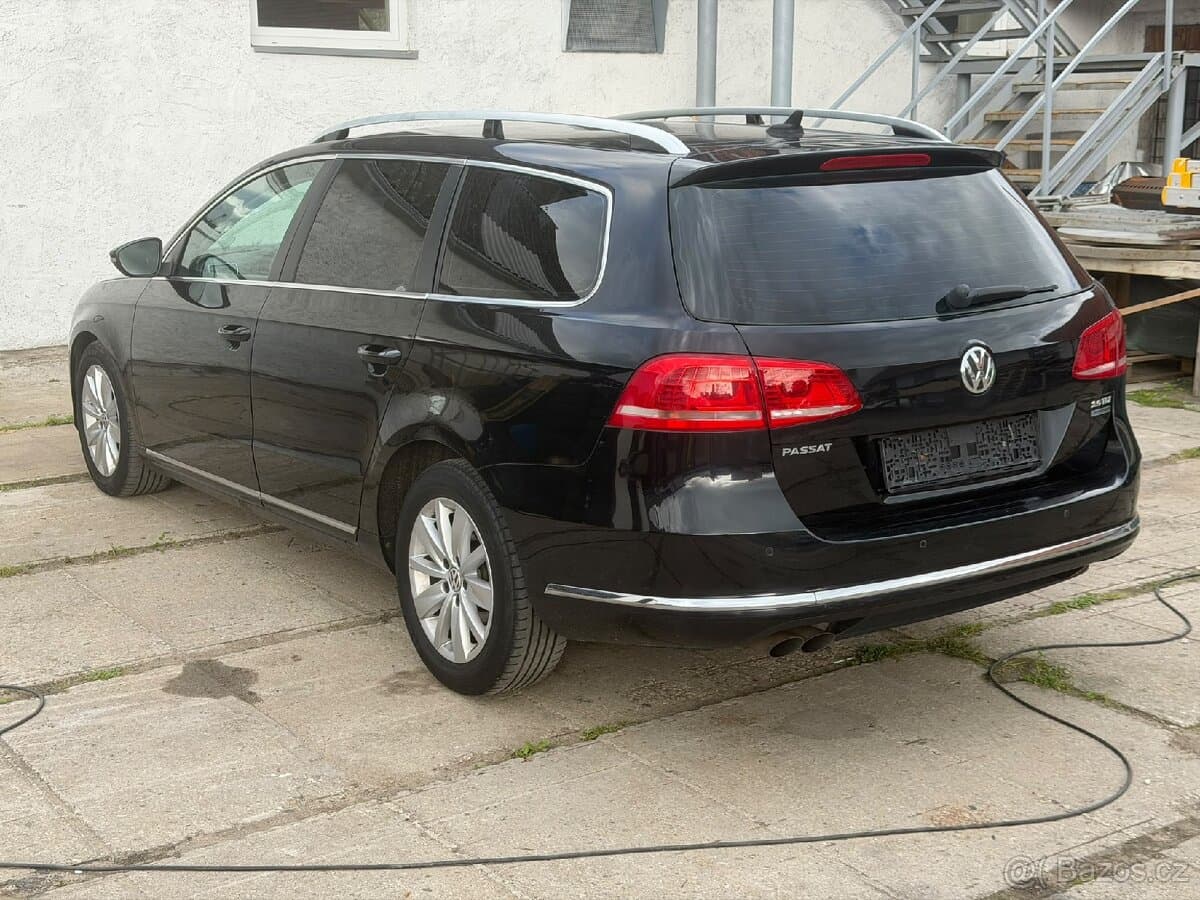 2011 Volkswagen PASSAT - 3