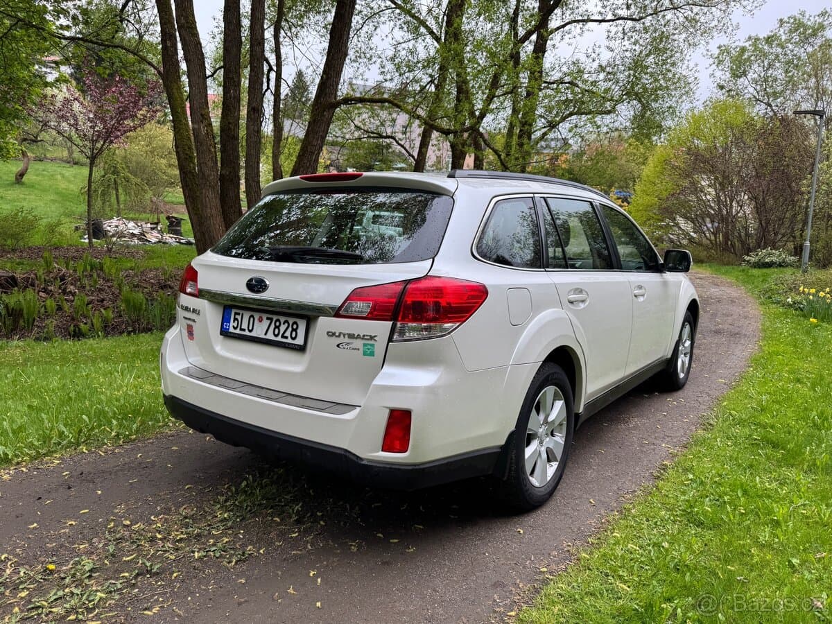 2011 Subaru OUTBACK - 3