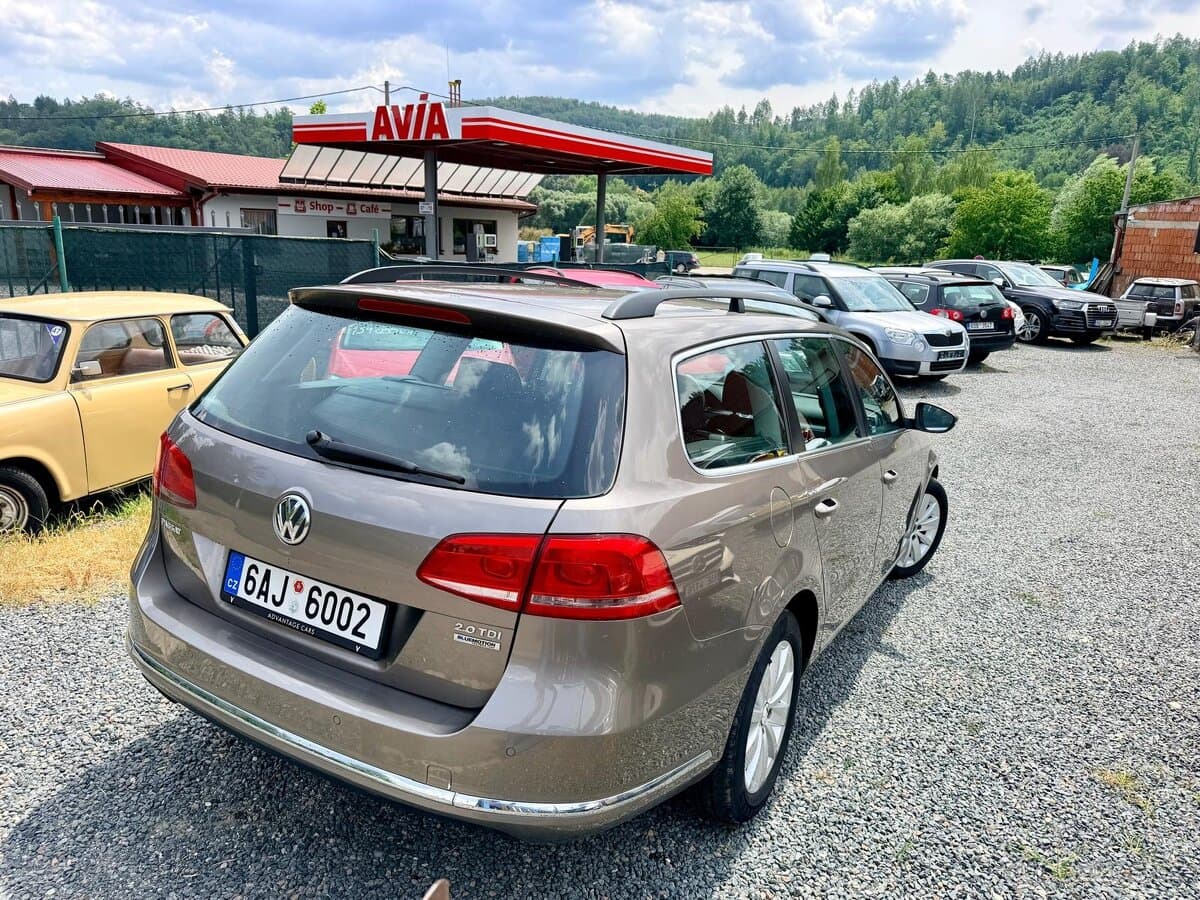 2011 Volkswagen PASSAT - 3