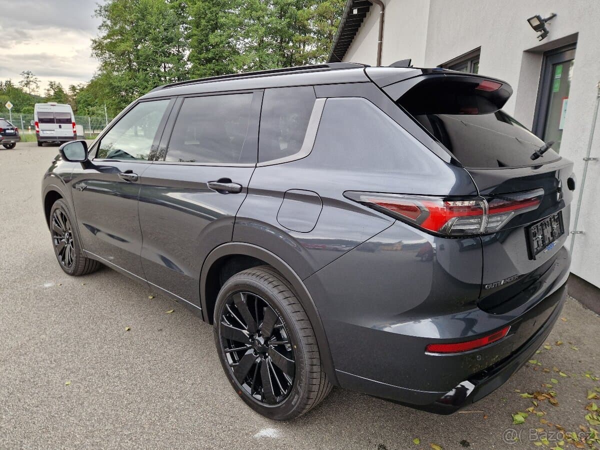 2026 Mitsubishi OUTLANDER - 3