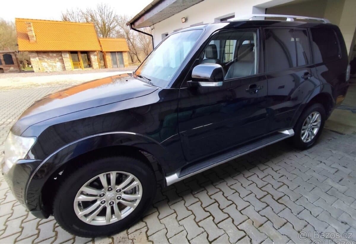 2009 Mitsubishi PAJERO - 3