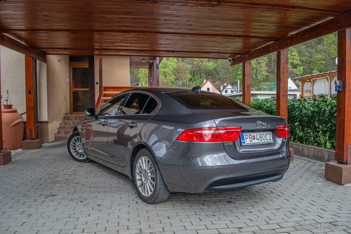 2017 Jaguar XE - 3