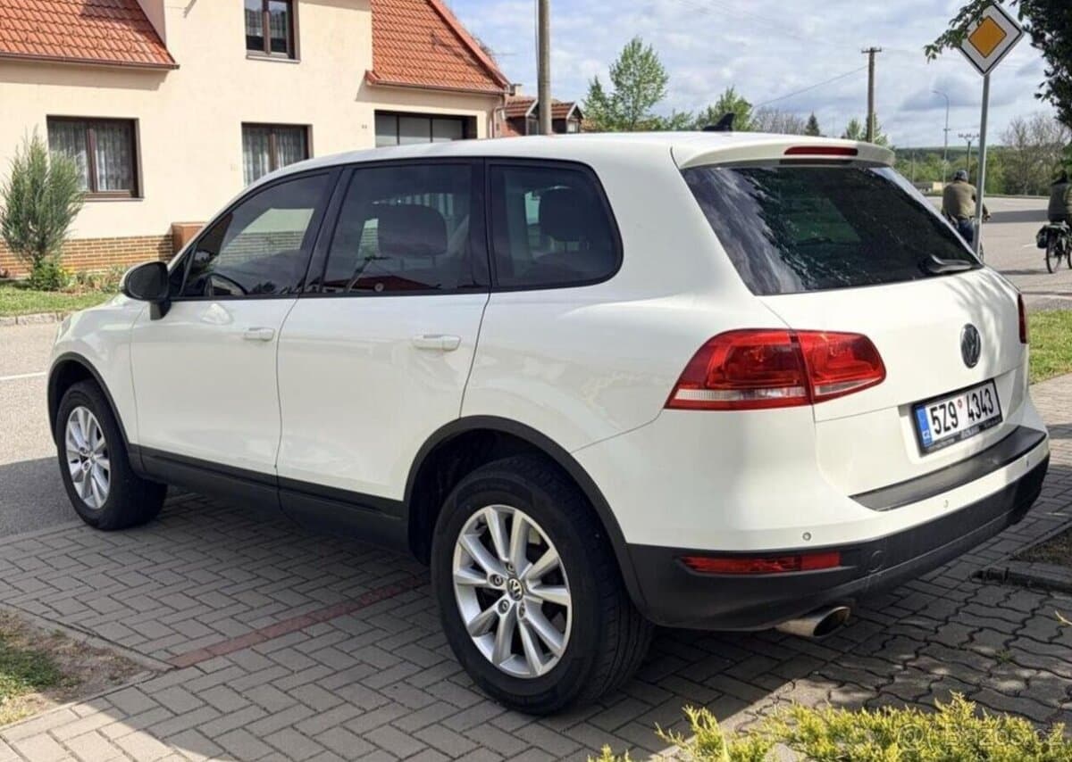 2011 Volkswagen TOUAREG - 3