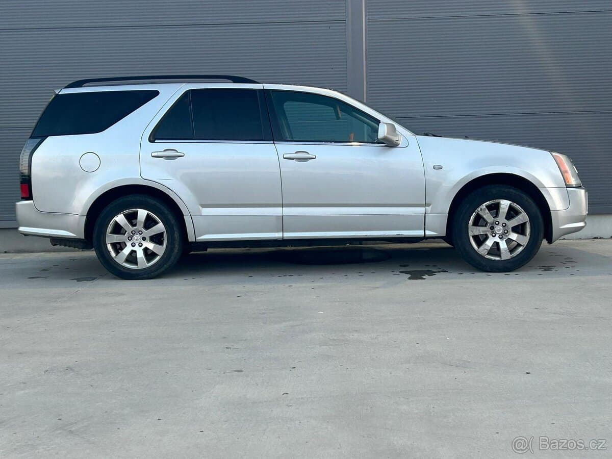 2005 Cadillac SRX - 3