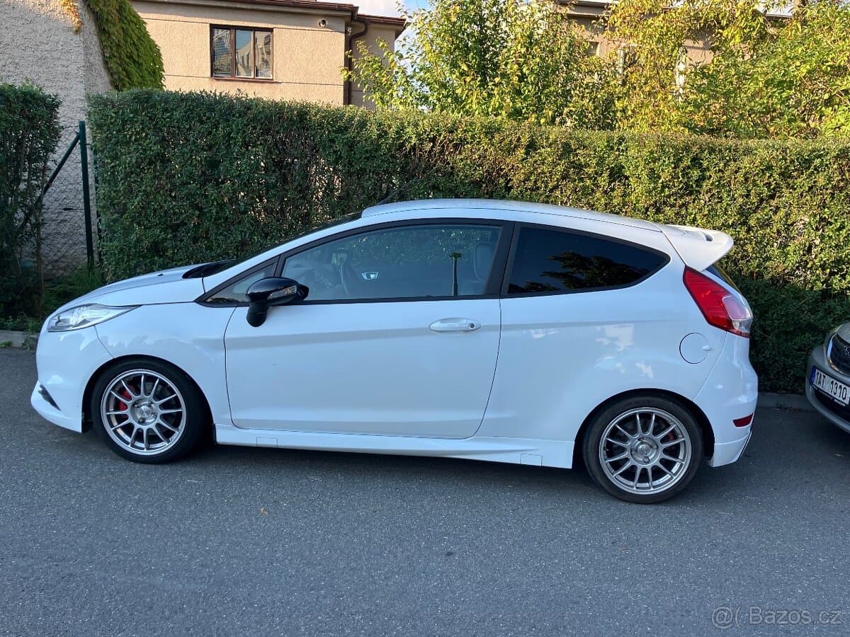 2015 Ford FIESTA - 3