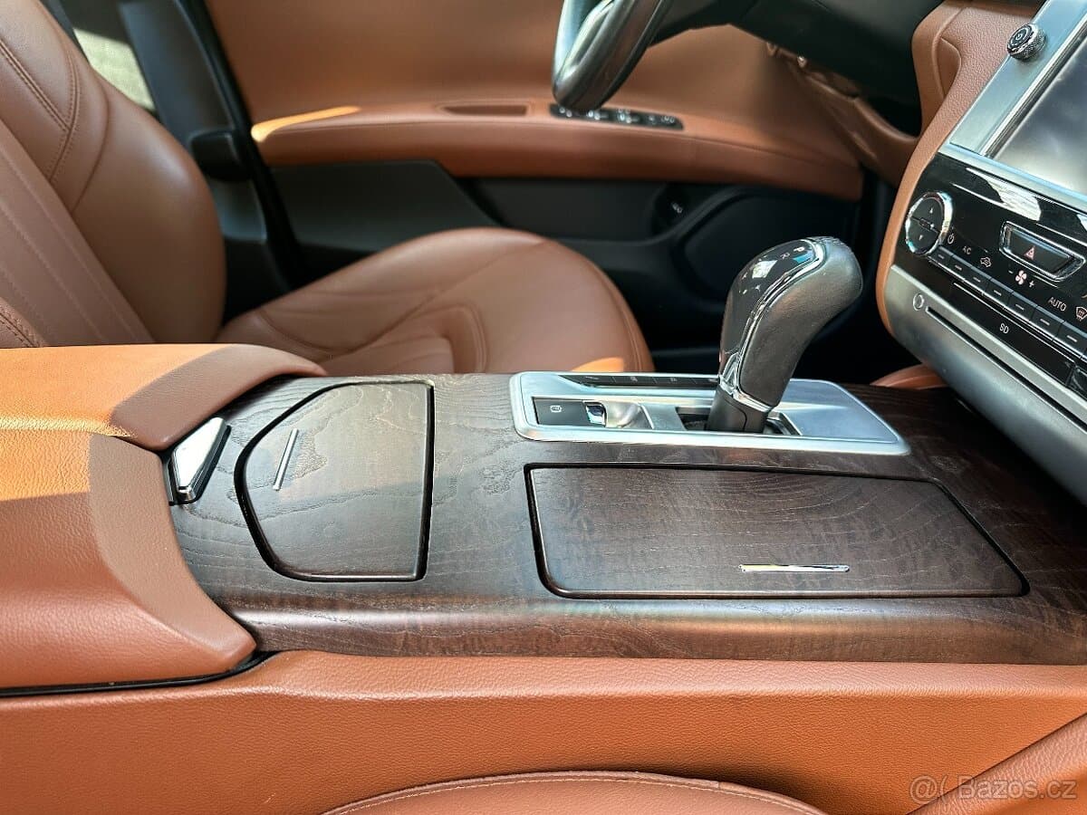 Maserati QUATTROPORTE - 3