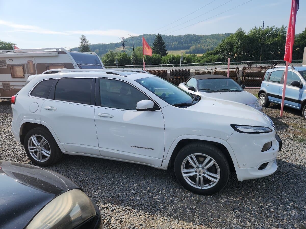 2017 Jeep CHEROKEE - 3