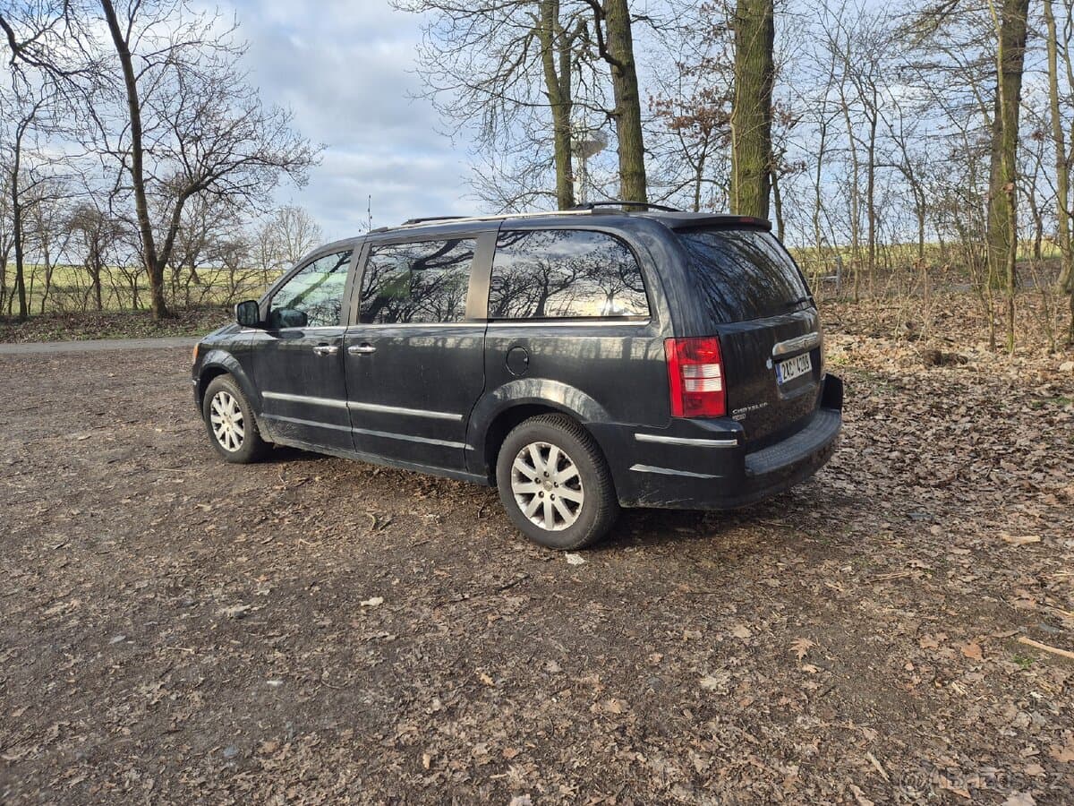 2011 Chrysler VOYAGER - 3
