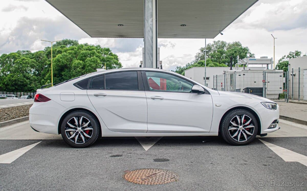 2017 Opel INSIGNIA - 3