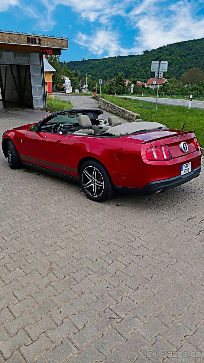 2011 Ford MUSTANG - 3
