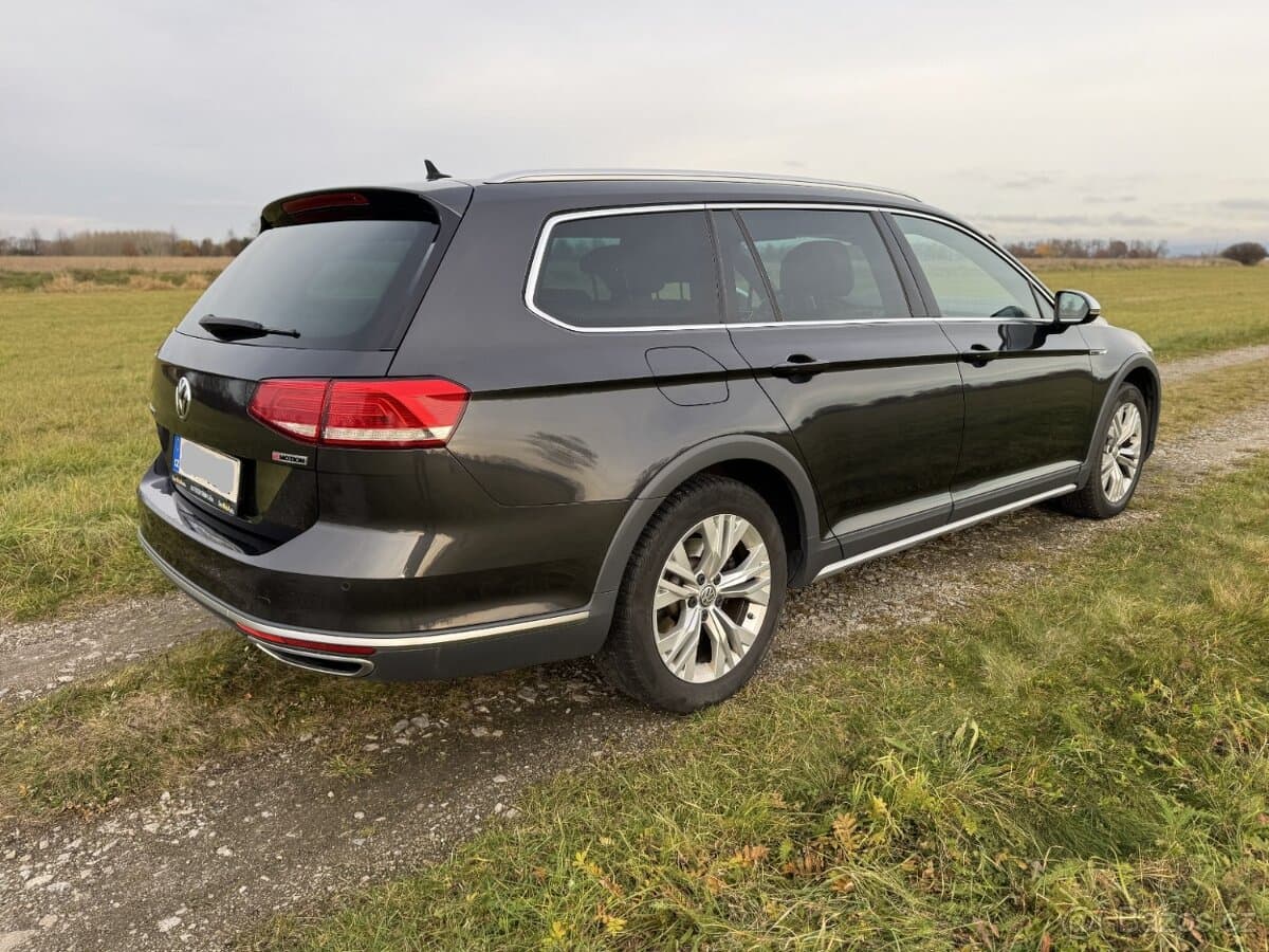 2018 Volkswagen PASSAT - 3