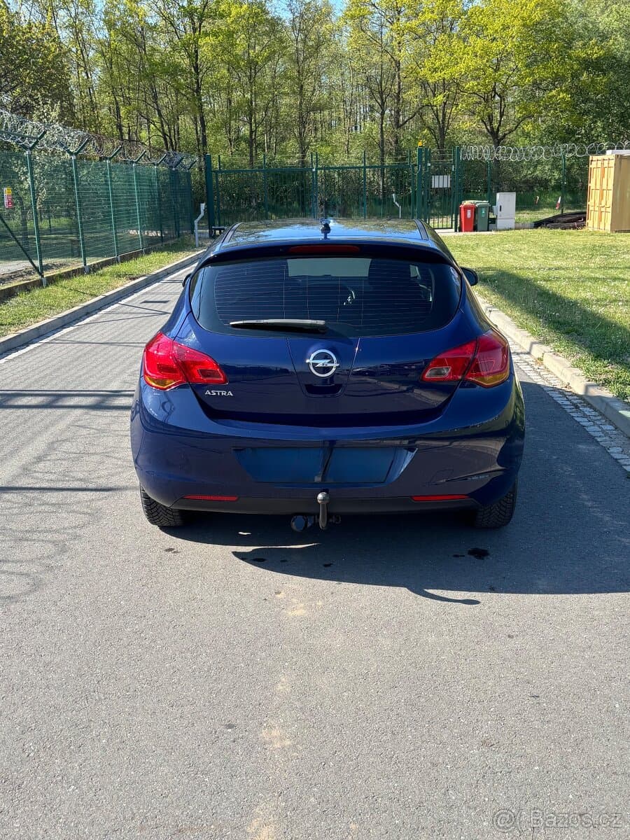 2011 Opel ASTRA - 3