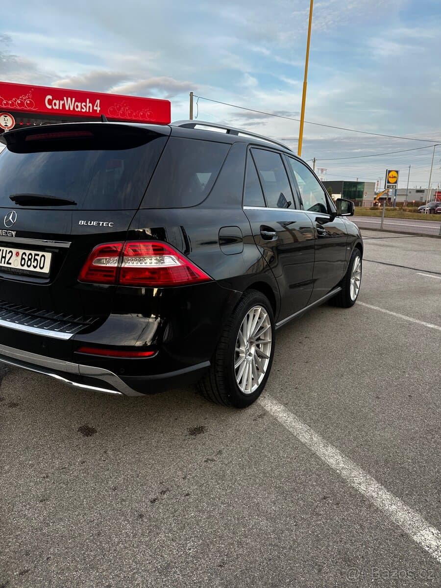 2011 Mercedes-Benz M-CLASS - 3