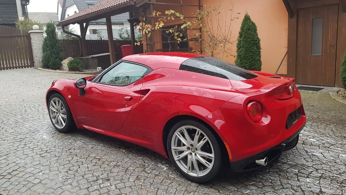 2015 Alfa Romeo 4C - 3