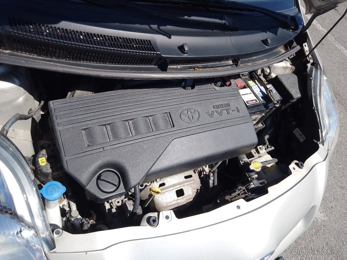 2010 Toyota YARIS - 3