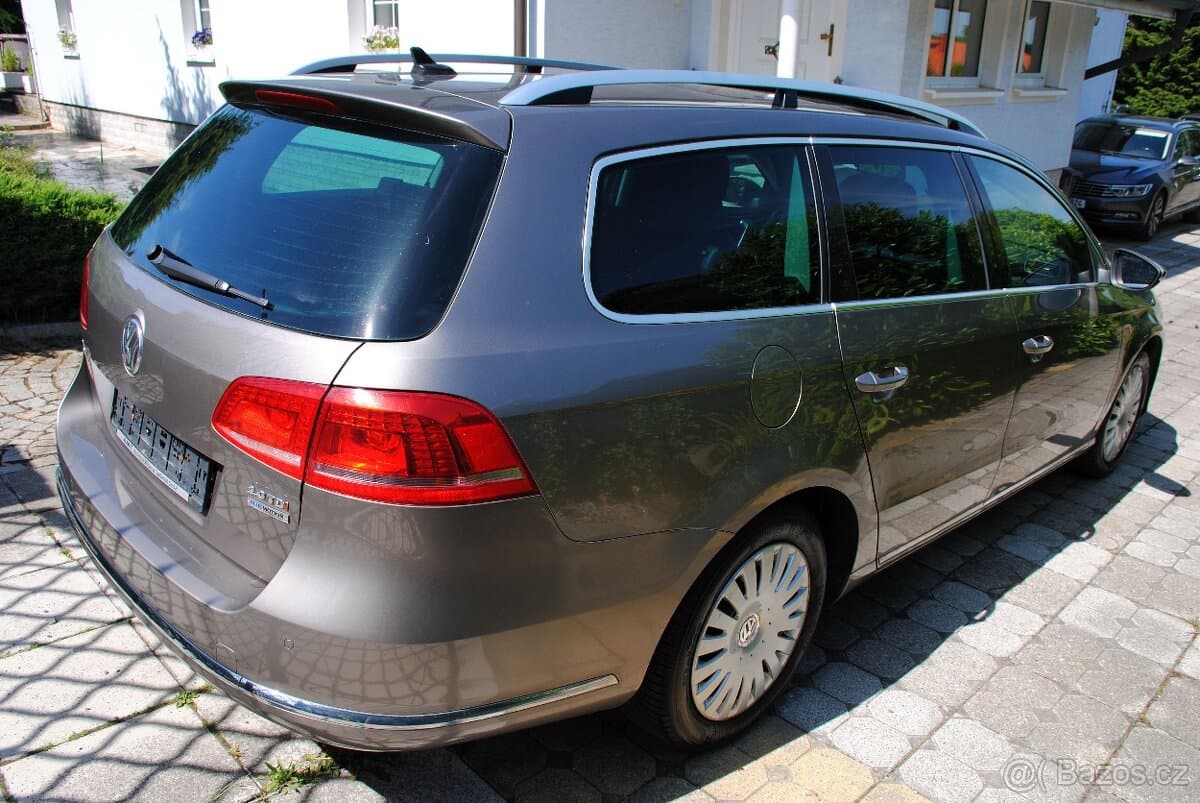 2011 Volkswagen PASSAT - 3
