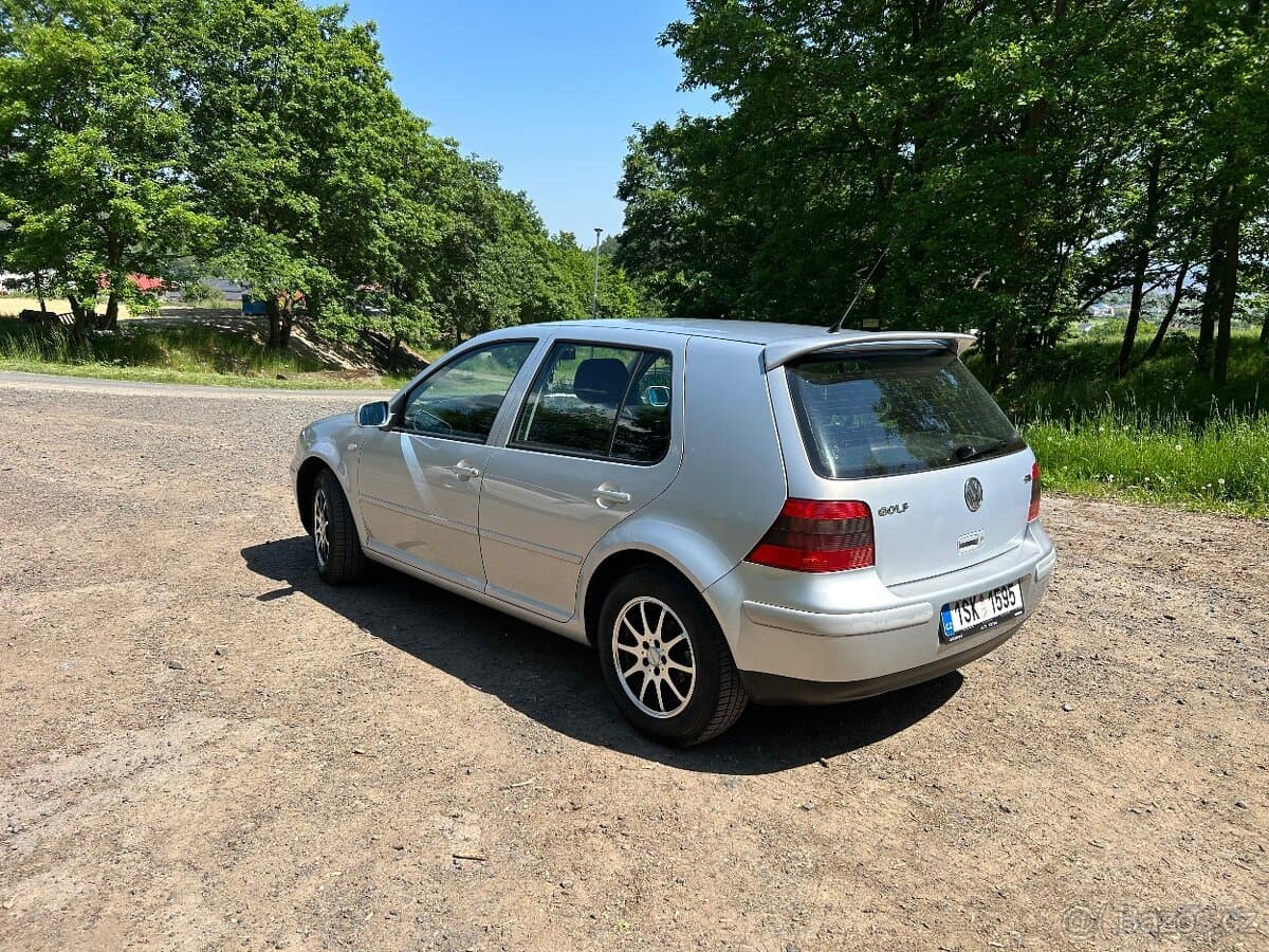 Volkswagen GOLF - 3