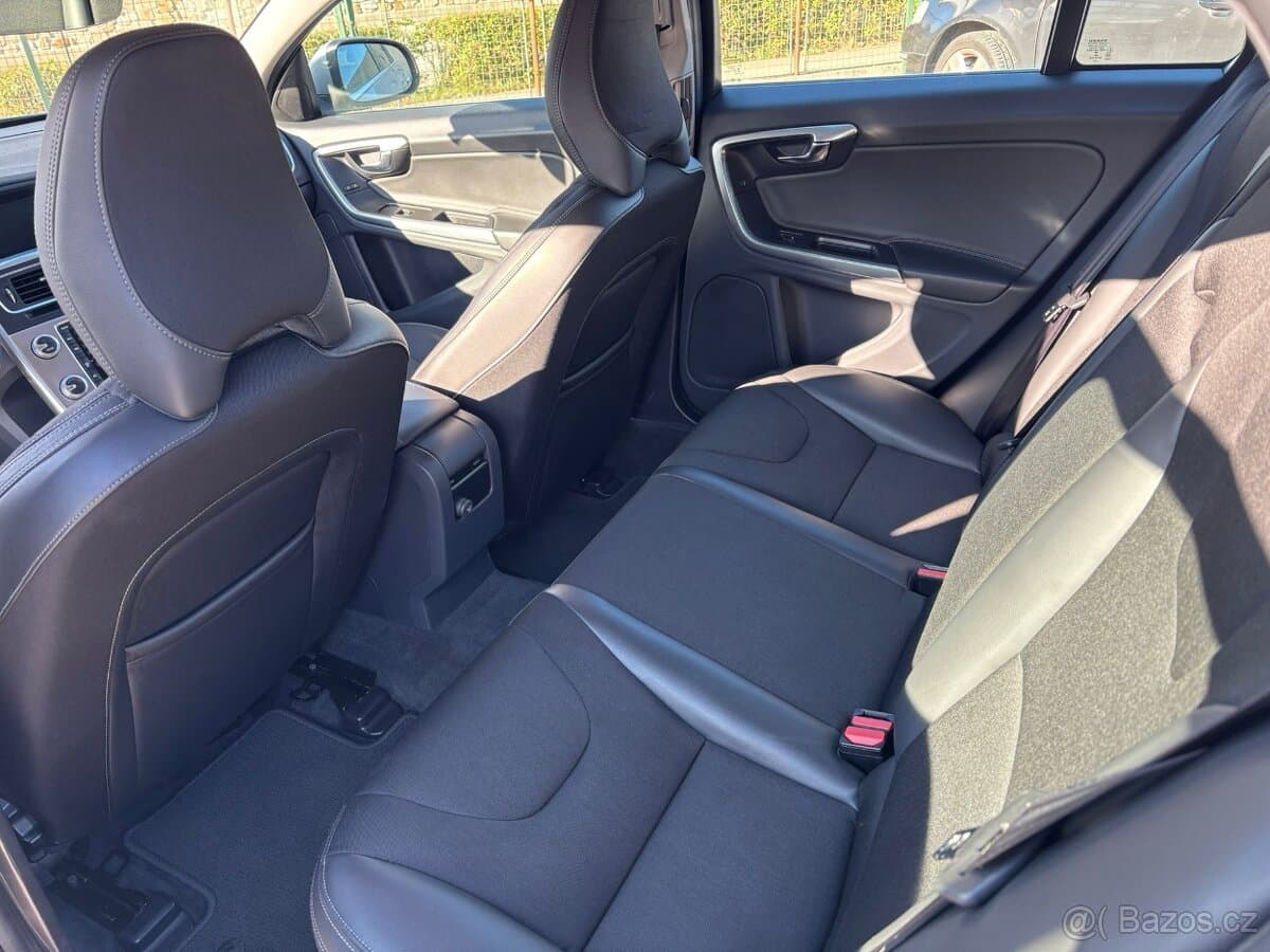 2017 Volvo V60 - 3