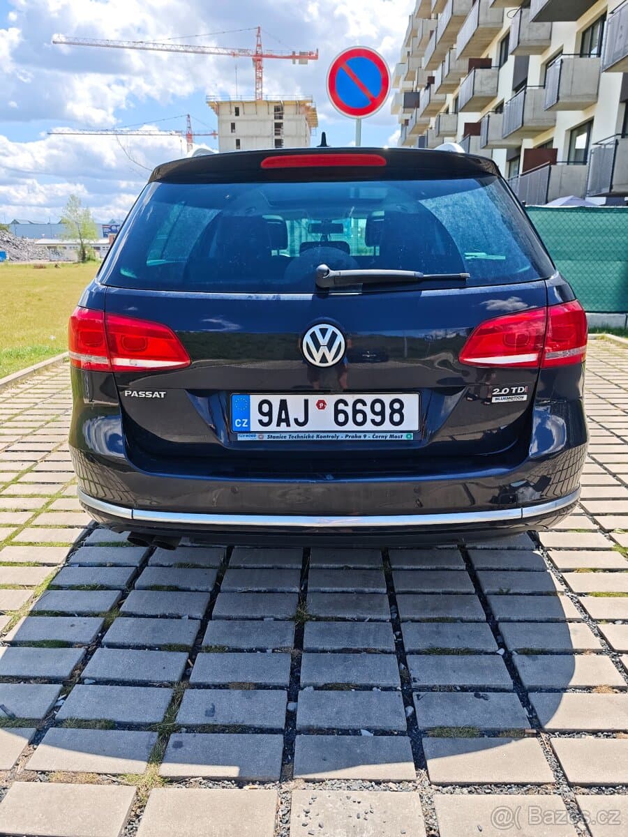 2011 Volkswagen PASSAT - 3