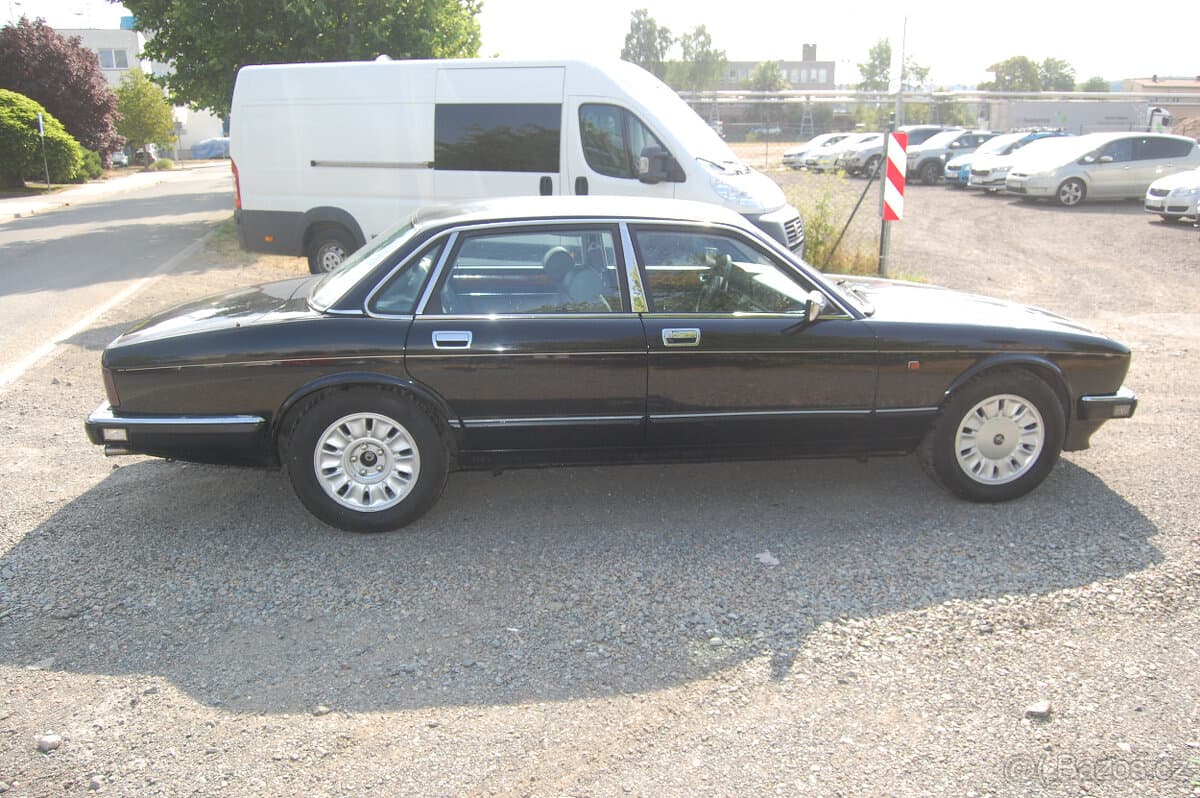 1990 Jaguar XJ - 3