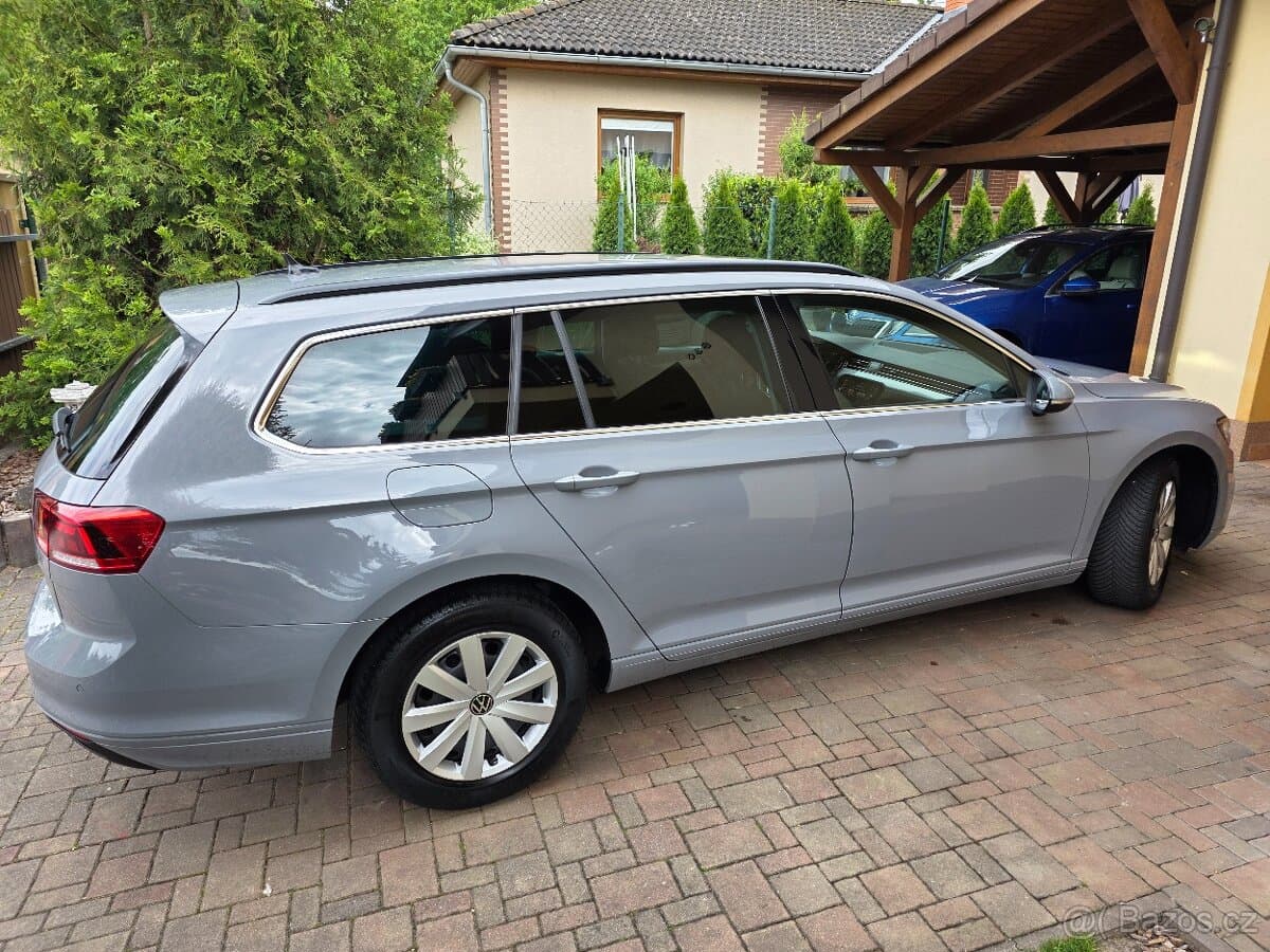 2023 Volkswagen PASSAT - 3