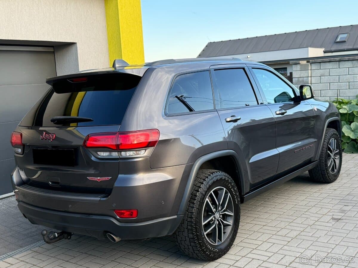 2017 Jeep CHEROKEE - 3