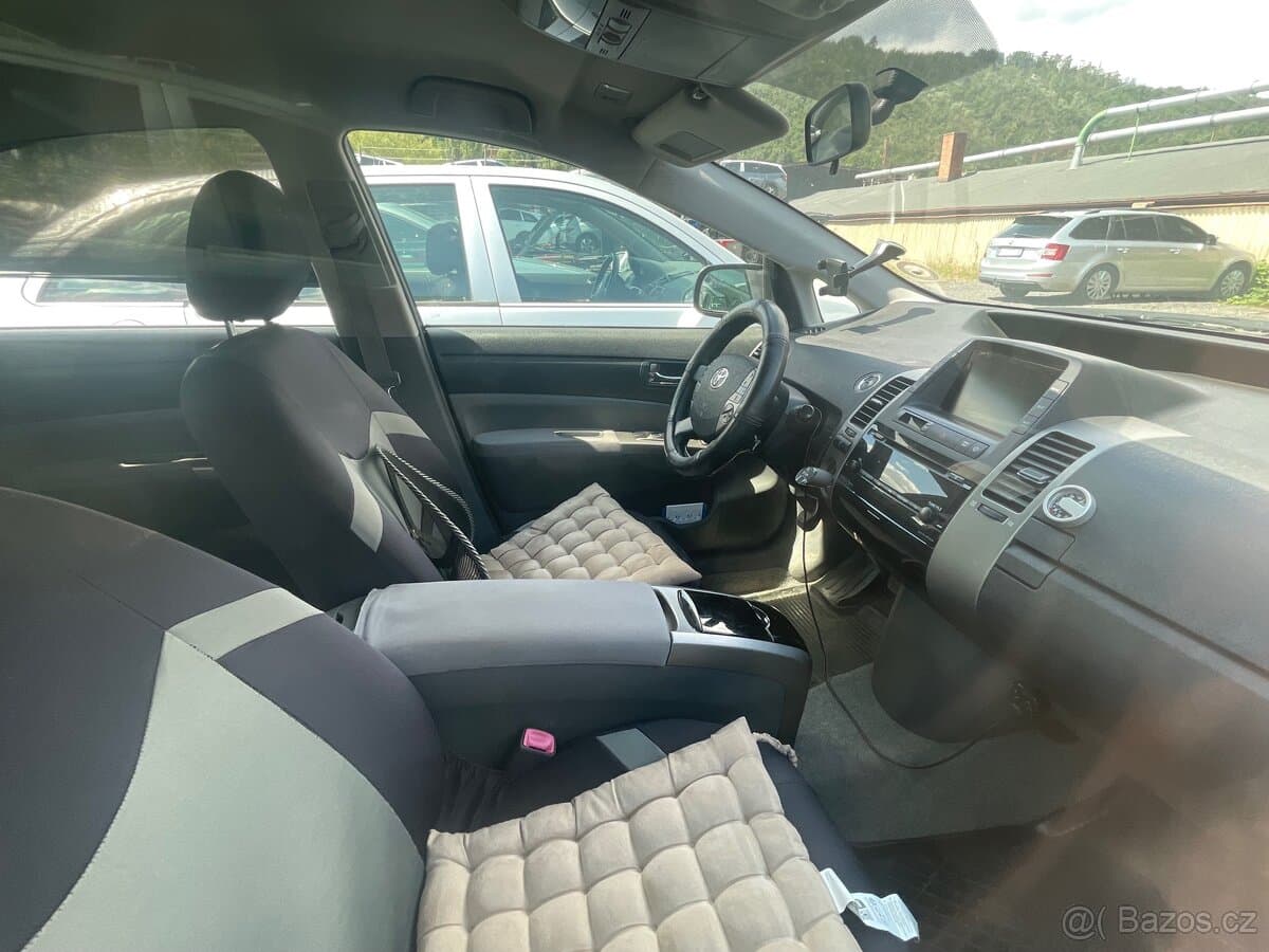 Toyota PRIUS - 3
