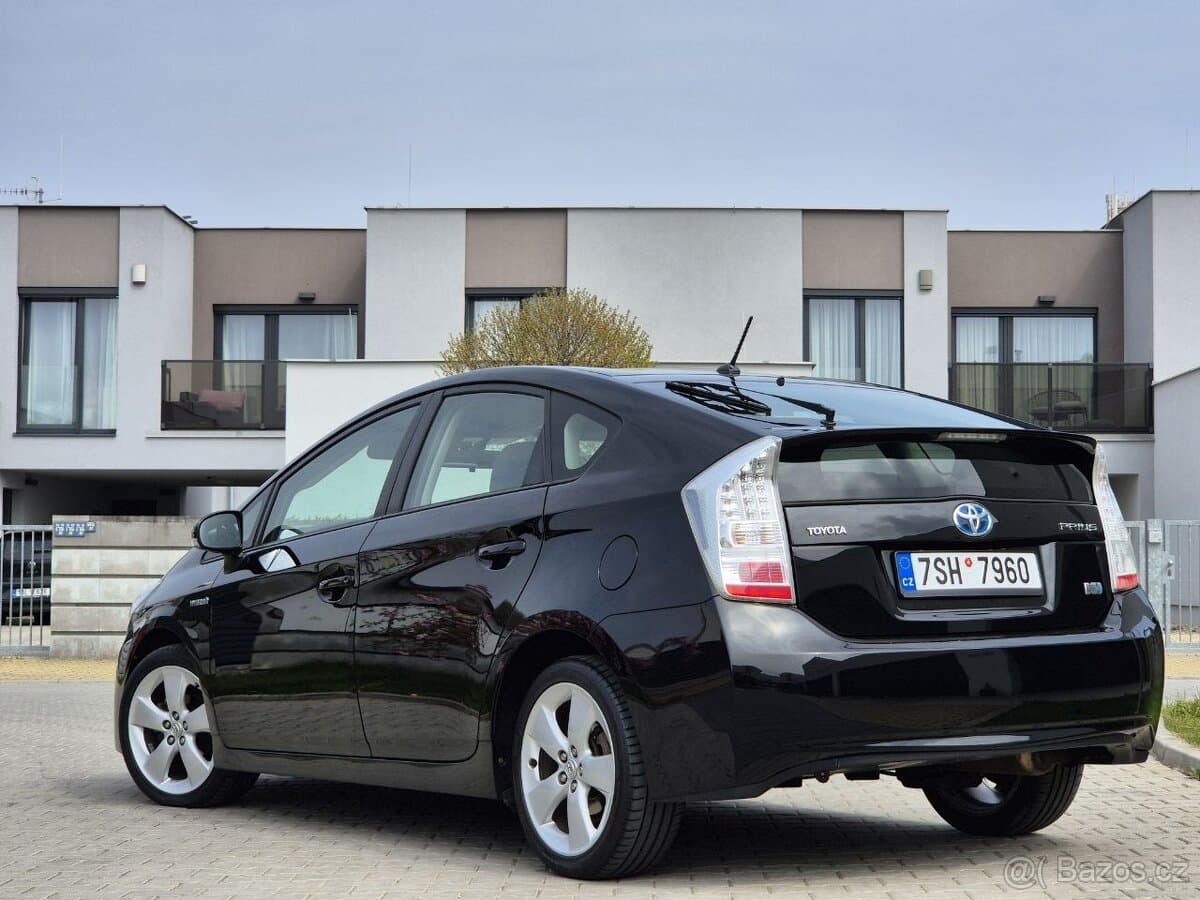 2010 Toyota PRIUS - 3