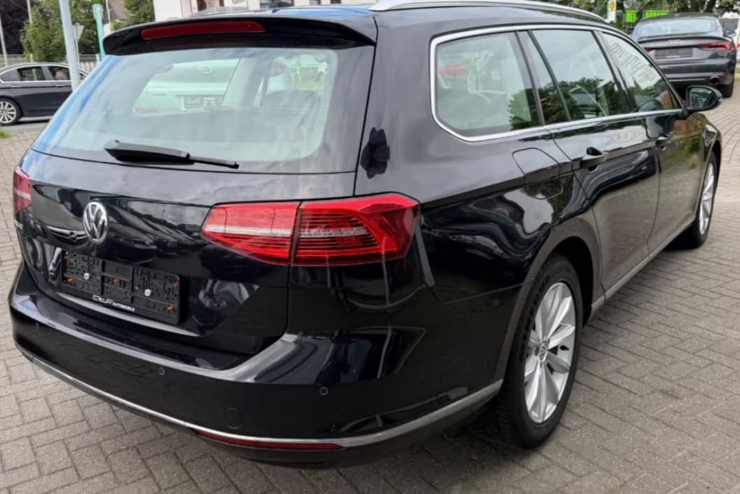 2017 Volkswagen PASSAT - 3